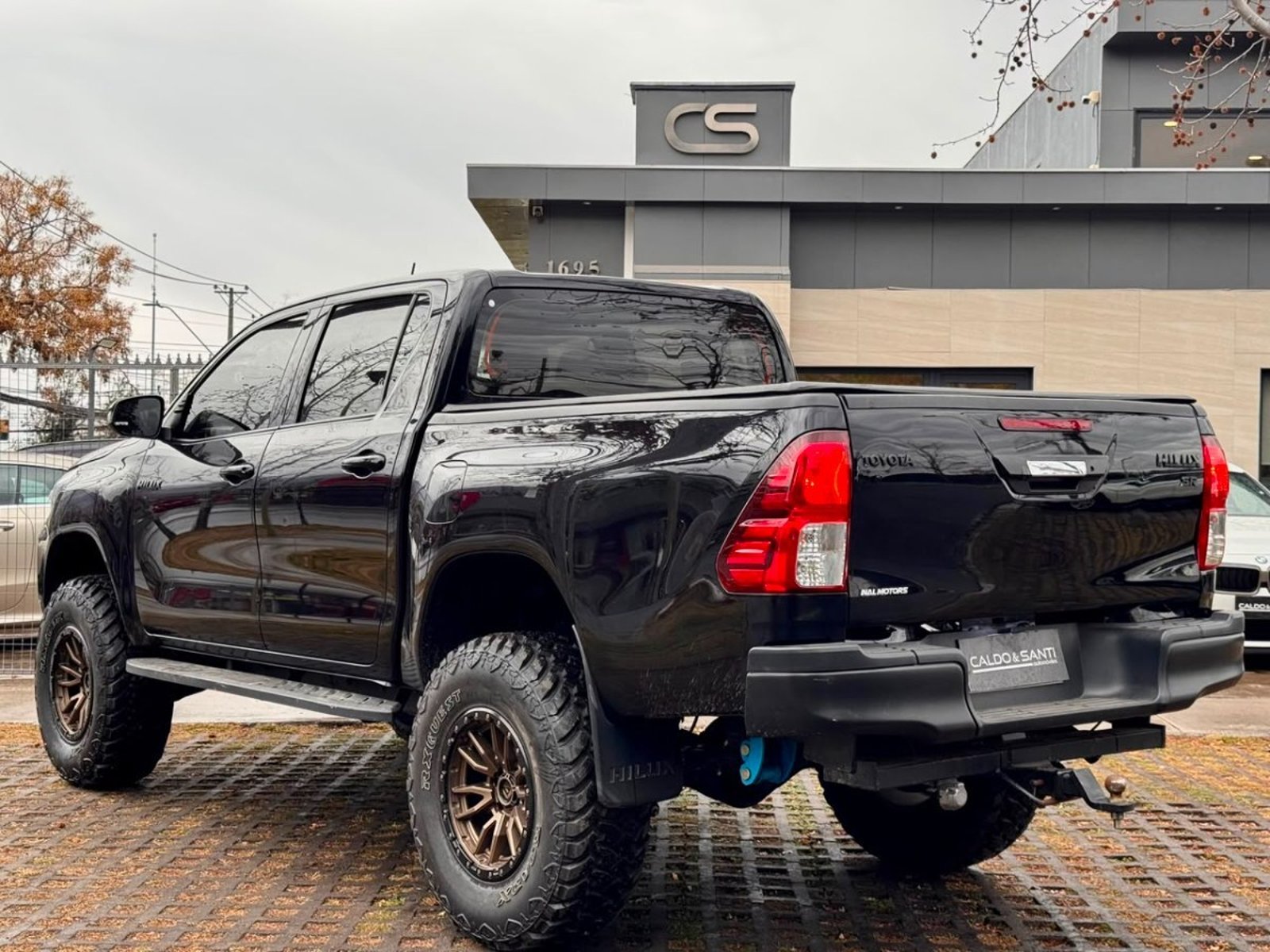 TOYOTA HILUX SR 4X2 2.7 MT 2023 - Foto 3 de 10