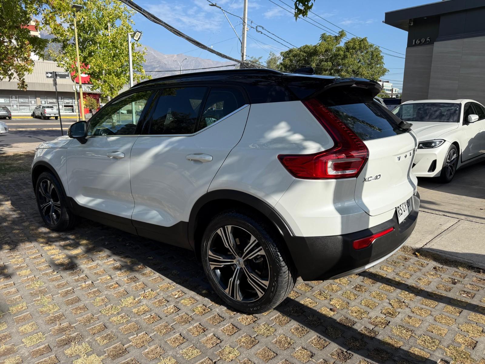 Volvo XC40 INSCRIPTION T4 2.0 AT 2022 - Foto 4 de 10