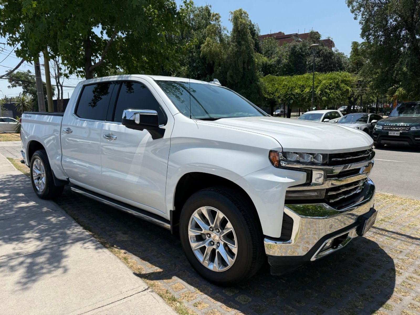 Chevrolet SILVERADO LTZ 4WD 5.3 AT 2022 - Foto 3 de 10