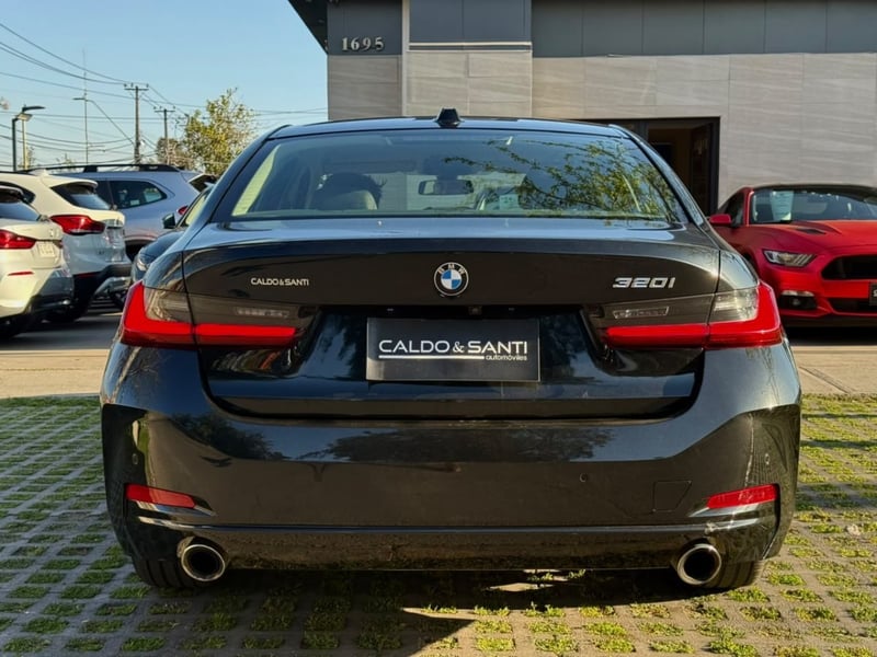 BMW 320I URBAN LCI 2.0 AT TURBO 2024 - Imagen 4 de 10