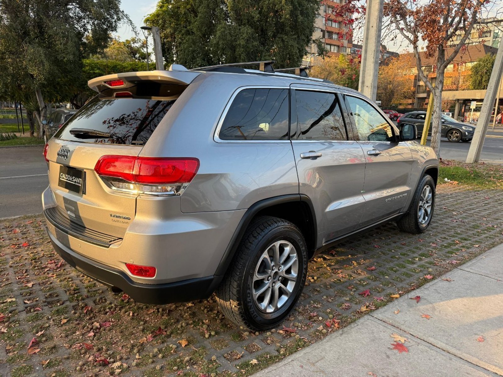 Jeep GRAND CHEROKEE LAREDO 3.6 AT 4X4 2015 - Foto 4 de 10