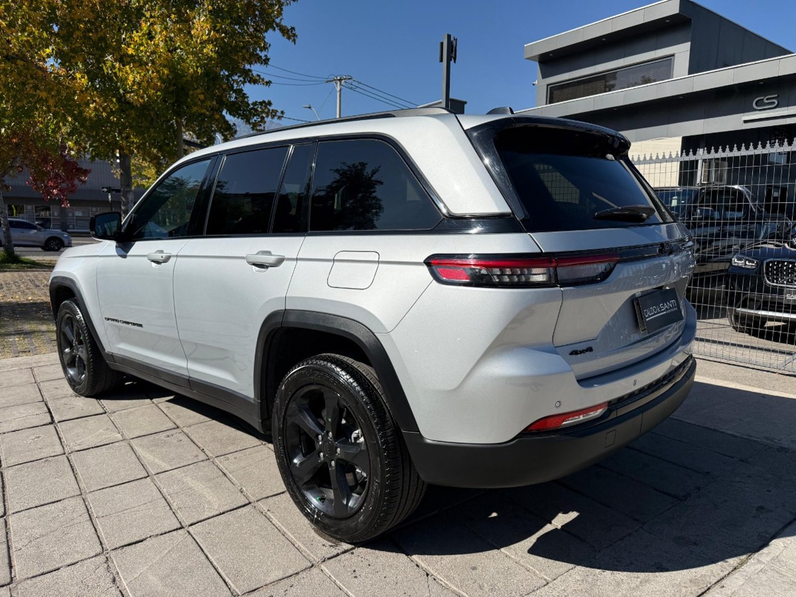 Jeep NEW GRAND CHEROKEE LAREDO ALTITU 3.6 AT 4X4 2024 - Imagen 6 de 10