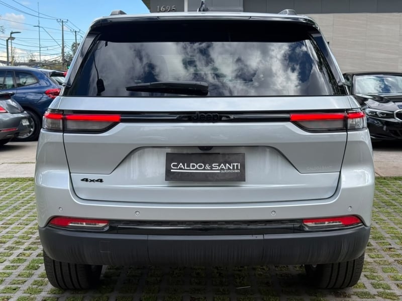 Jeep GRAND CHEROKEE LAREDO 4X4 3.6 AUT 2024 - Imagen 4 de 10