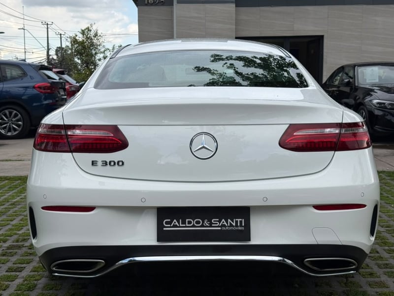 Mercedes-Benz E300 COUPE 2.0 AUT 2020 - Imagen 4 de 10
