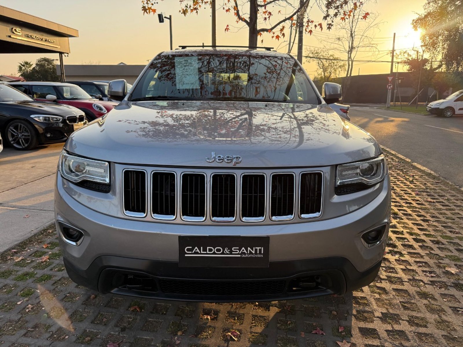 Jeep GRAND CHEROKEE LAREDO 3.6 AT 4X4 2015 - Foto 2 de 10