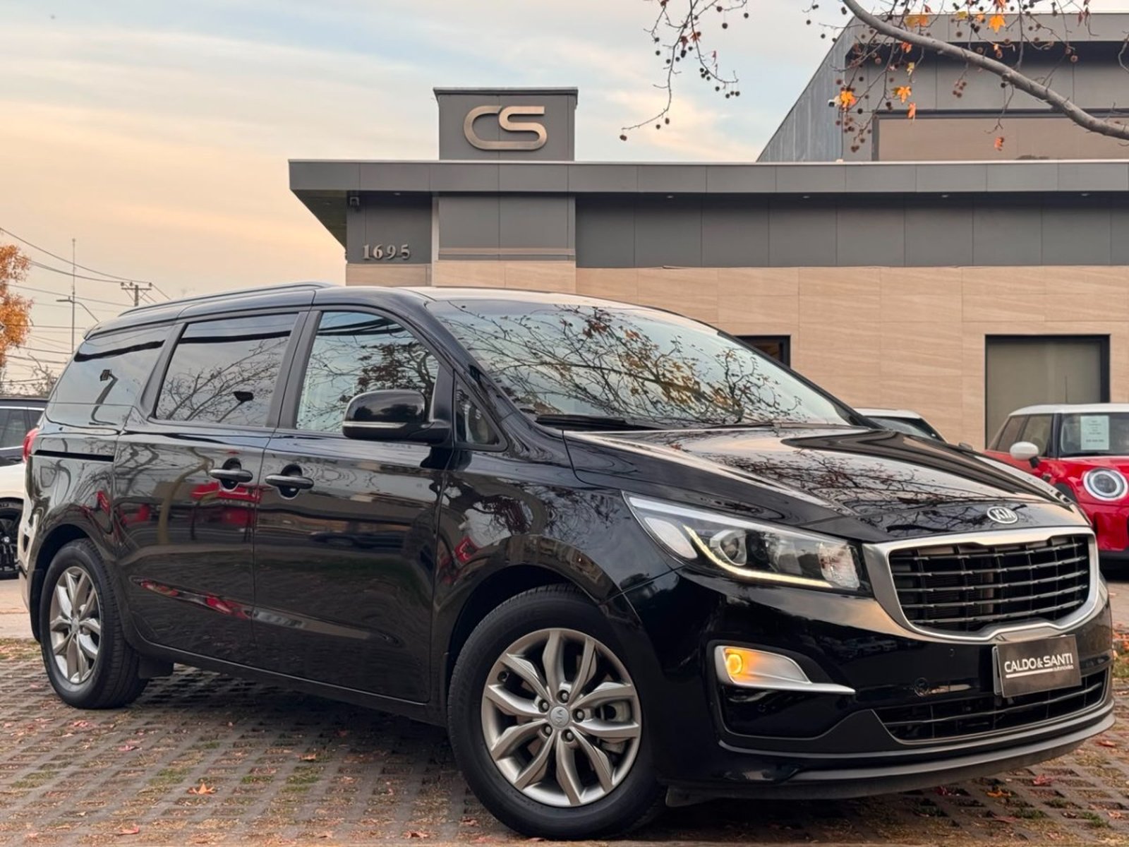 KIA GRAND CARNIVAL EX 2.2 AUT 2020 - Imagen 8 de 10