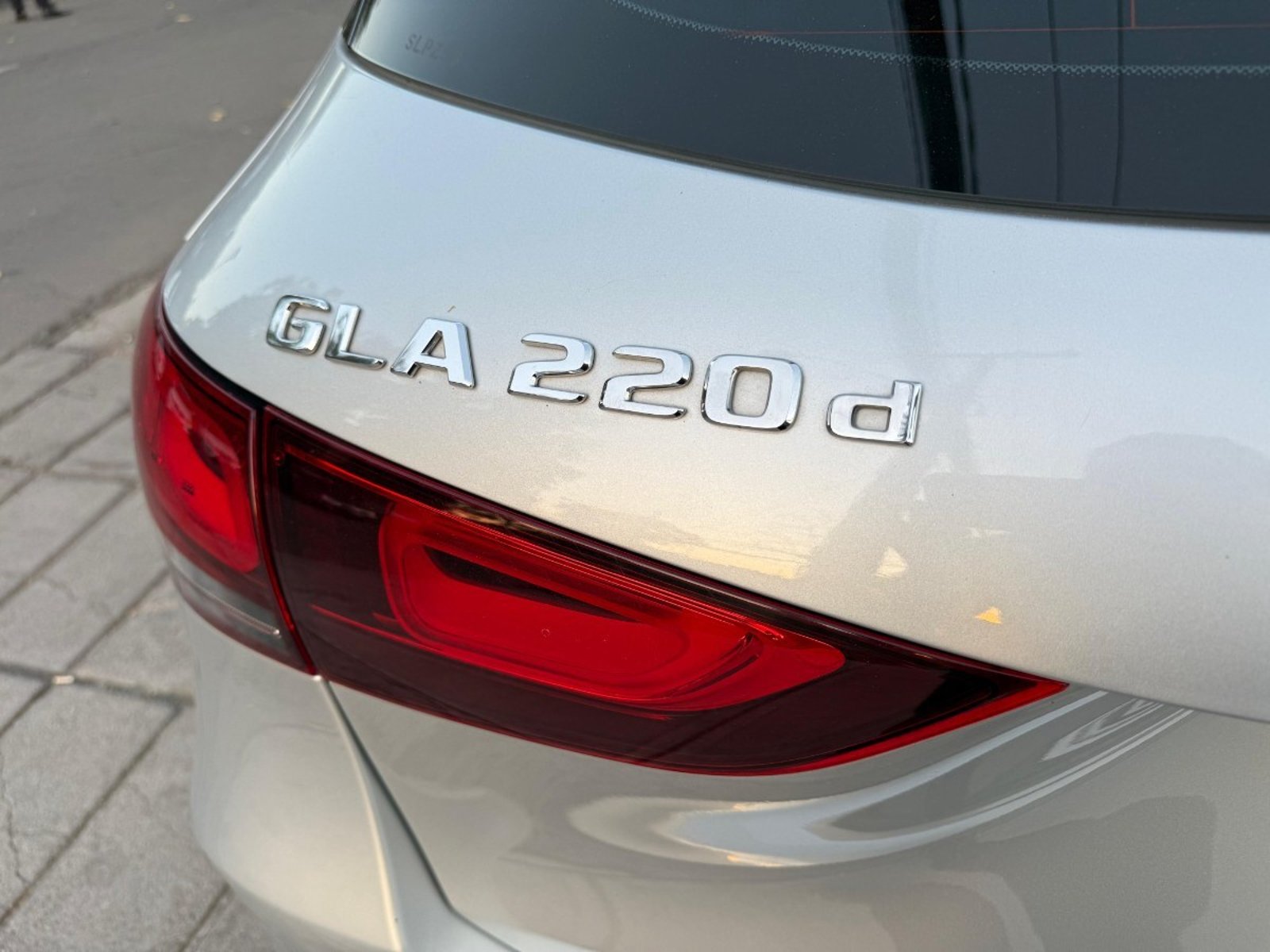 MERCEDES-BENZ GLA 220 1.9 AT DIESEL 4MATIC 2023 - Imagen 7 de 9