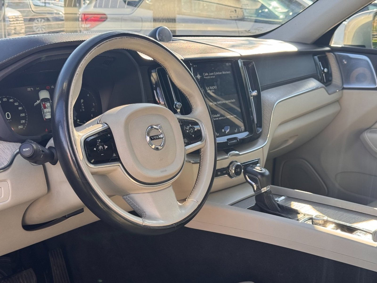 Volvo XC60 D5 INSCRIPTION 2.0 AT 2018 - Imagen 9 de 10