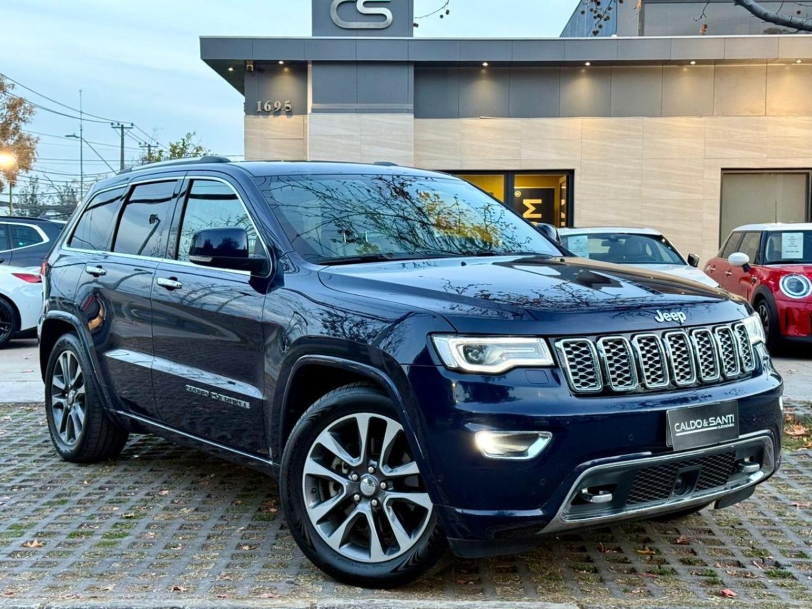 JEEP GRAND CHEROKEE OVERLAND 4X4 5.7 AT 2019 - Imagen 7 de 10