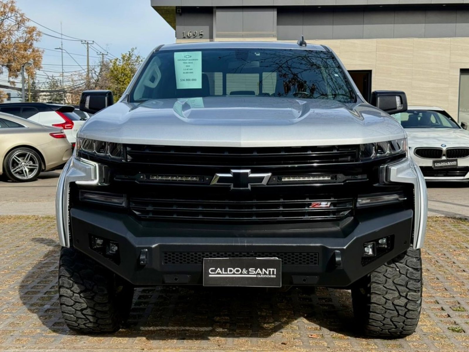 CHEVROLET SILVERADO LT TRAIL BOSS Z71 5.3L 4x4 FULL EQUIPADA 2022 - Imagen 8 de 10