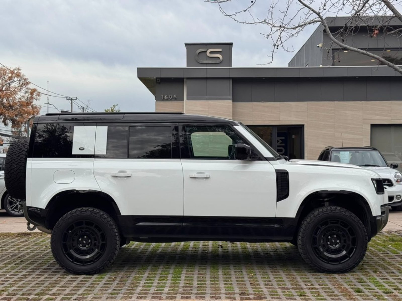 Land Rover DEFENDER X-DYNAMIC 110 3.0 AT DIESEL 4X4 2023 - Foto 3 de 9