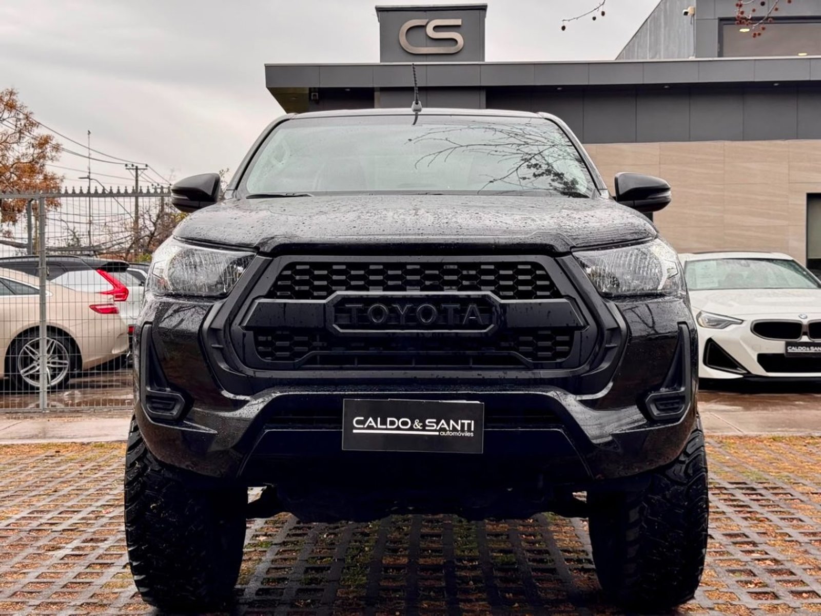 TOYOTA HILUX SR 4X2 2.7 MT 2023 - Imagen 8 de 10