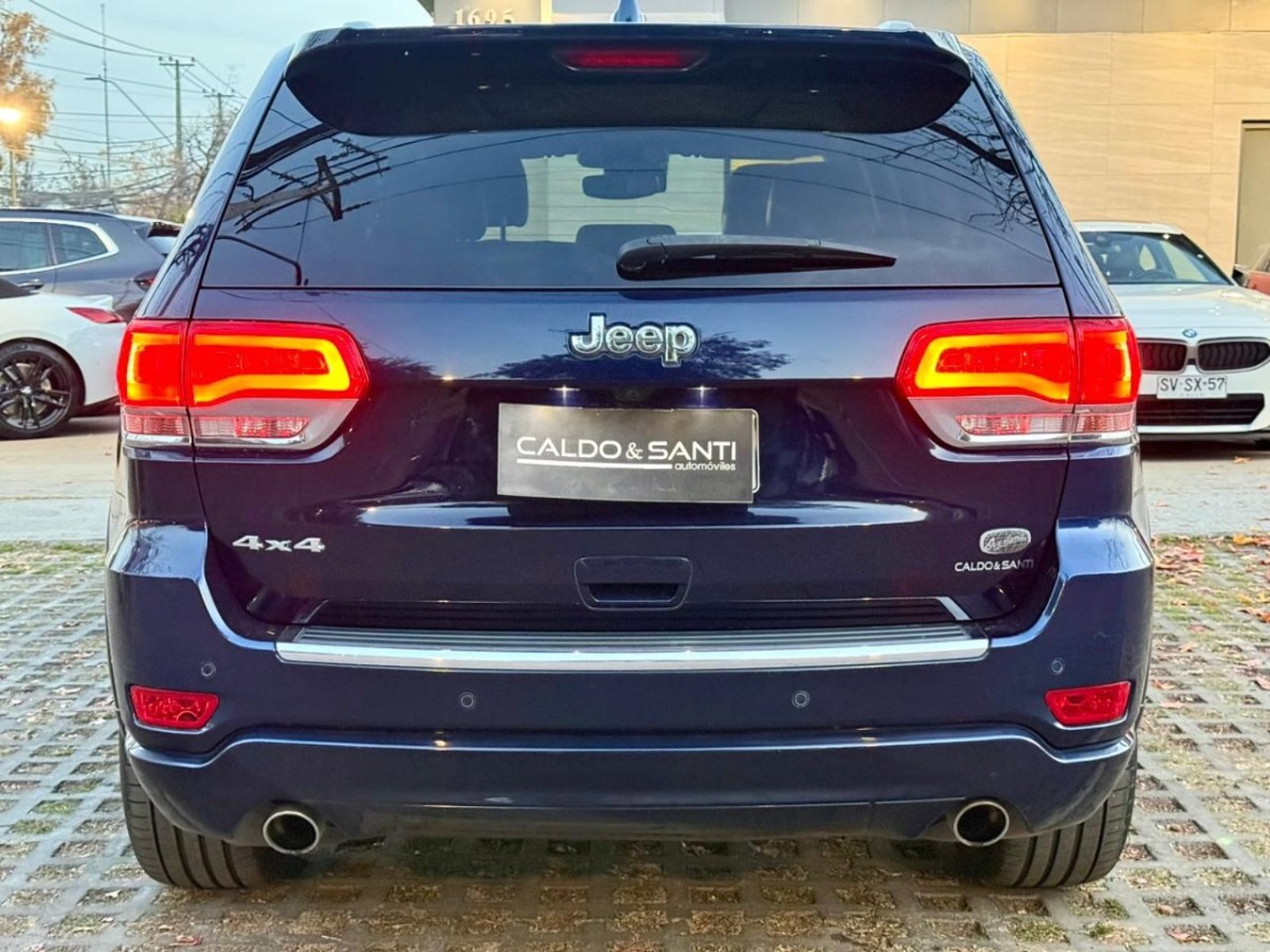 JEEP GRAND CHEROKEE OVERLAND 4X4 5.7 AT 2019 - Imagen 4 de 10