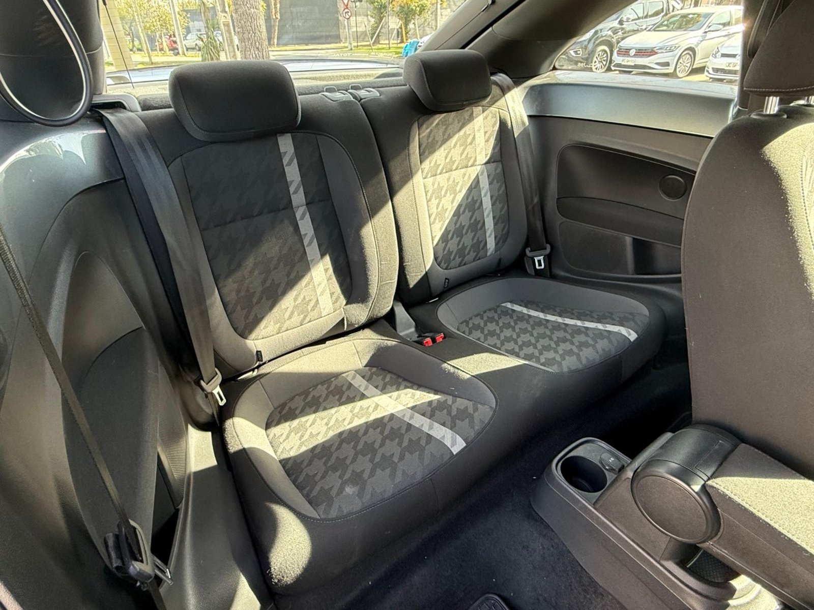 VOLKSWAGEN BEETLE COMFORTLINE 1.4 AT DSG7 2019 - Imagen 10 de 10