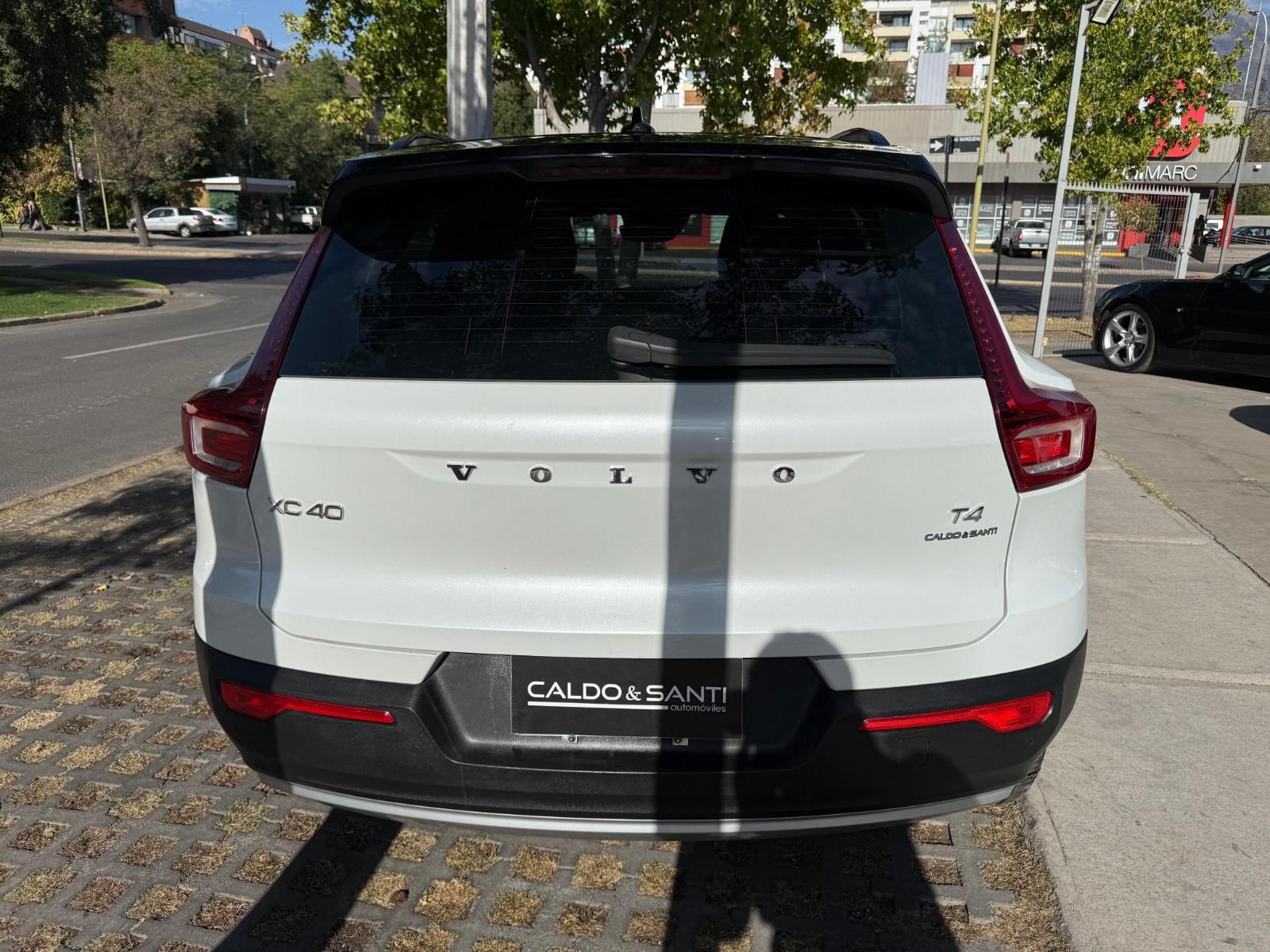 VOLVO XC40 INSCRIPTION T4 2.0 AT 2022 - Imagen 5 de 8