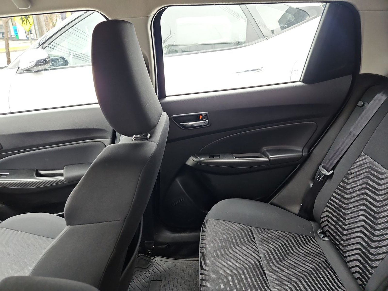 SUZUKI SWIFT 2025 - Imagen 10 de 15
