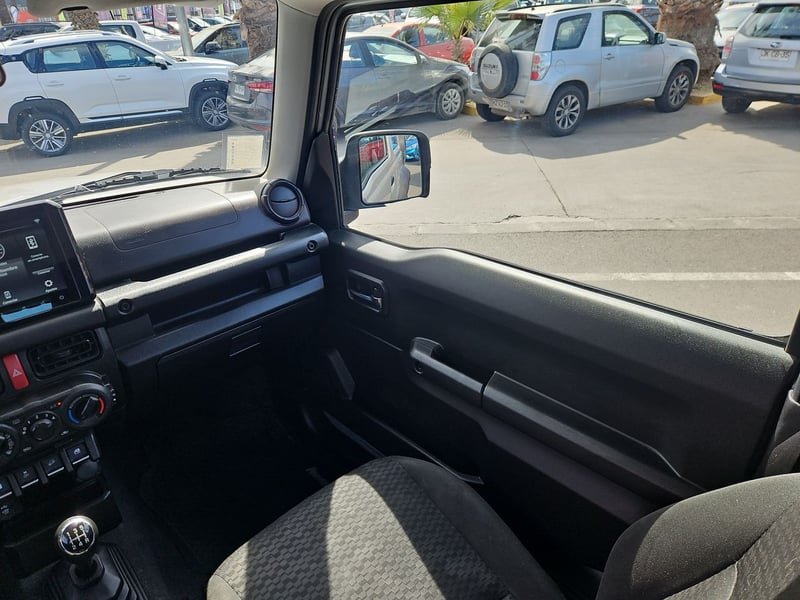 Suzuki JIMNY 2023 - Imagen 11 de 15