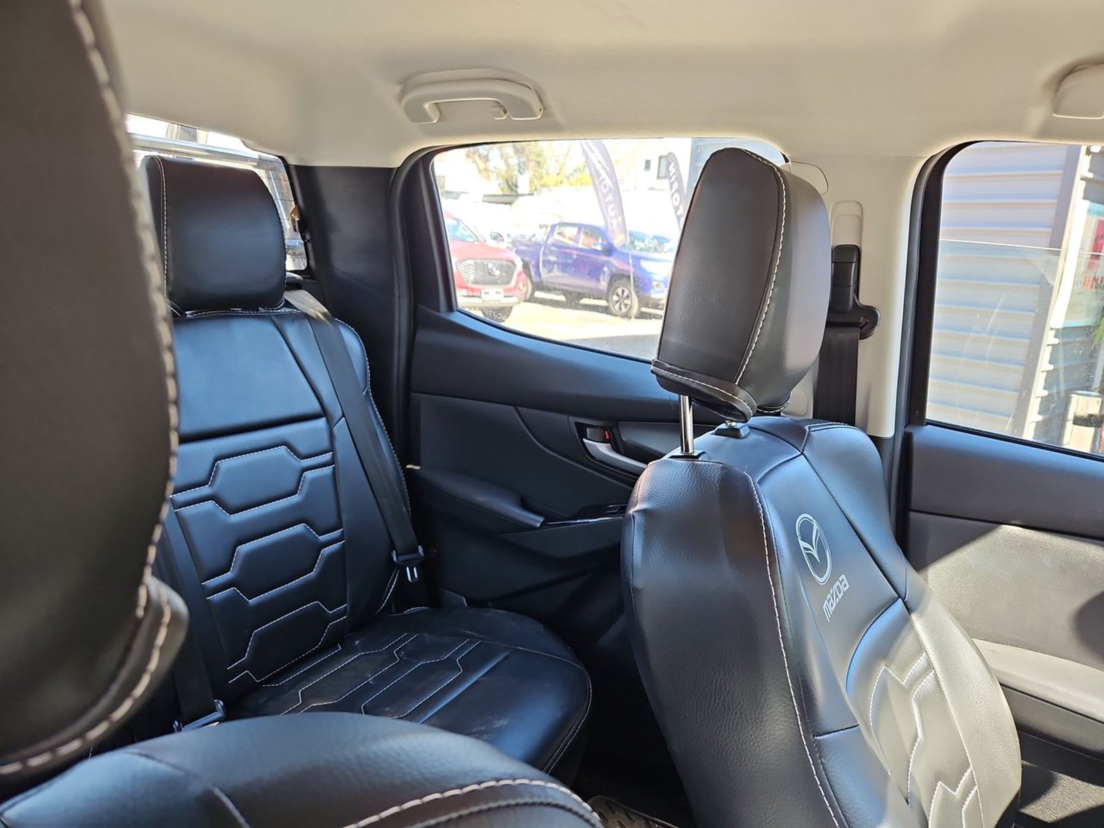 MAZDA BT-50 2023 - Imagen 13 de 15