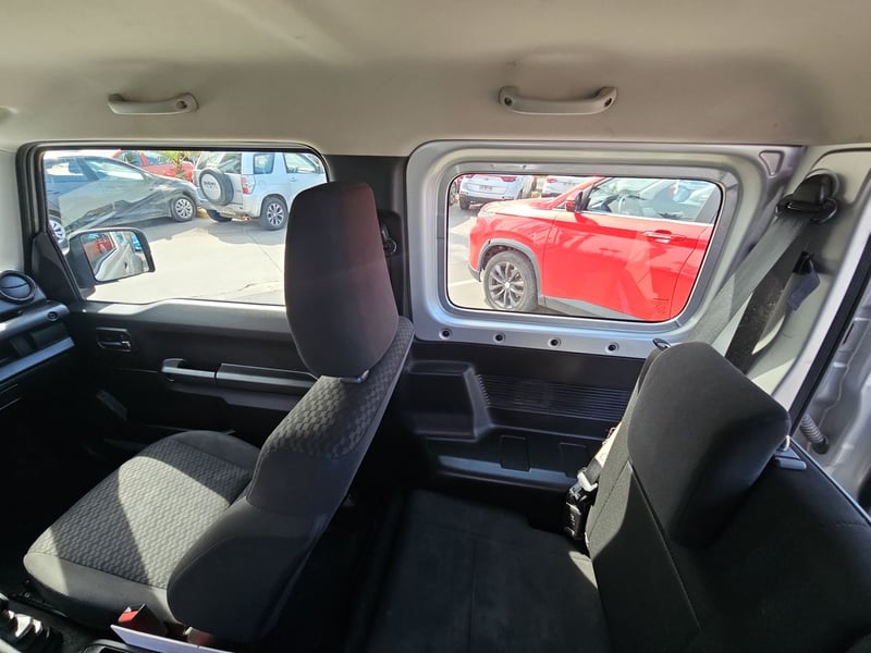 Suzuki JIMNY 2023 - Imagen 12 de 15