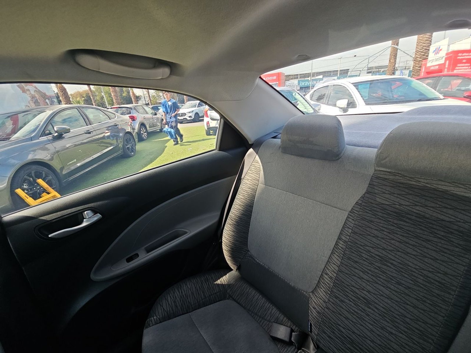 Kia SOLUTO 2025 - Imagen 13 de 15