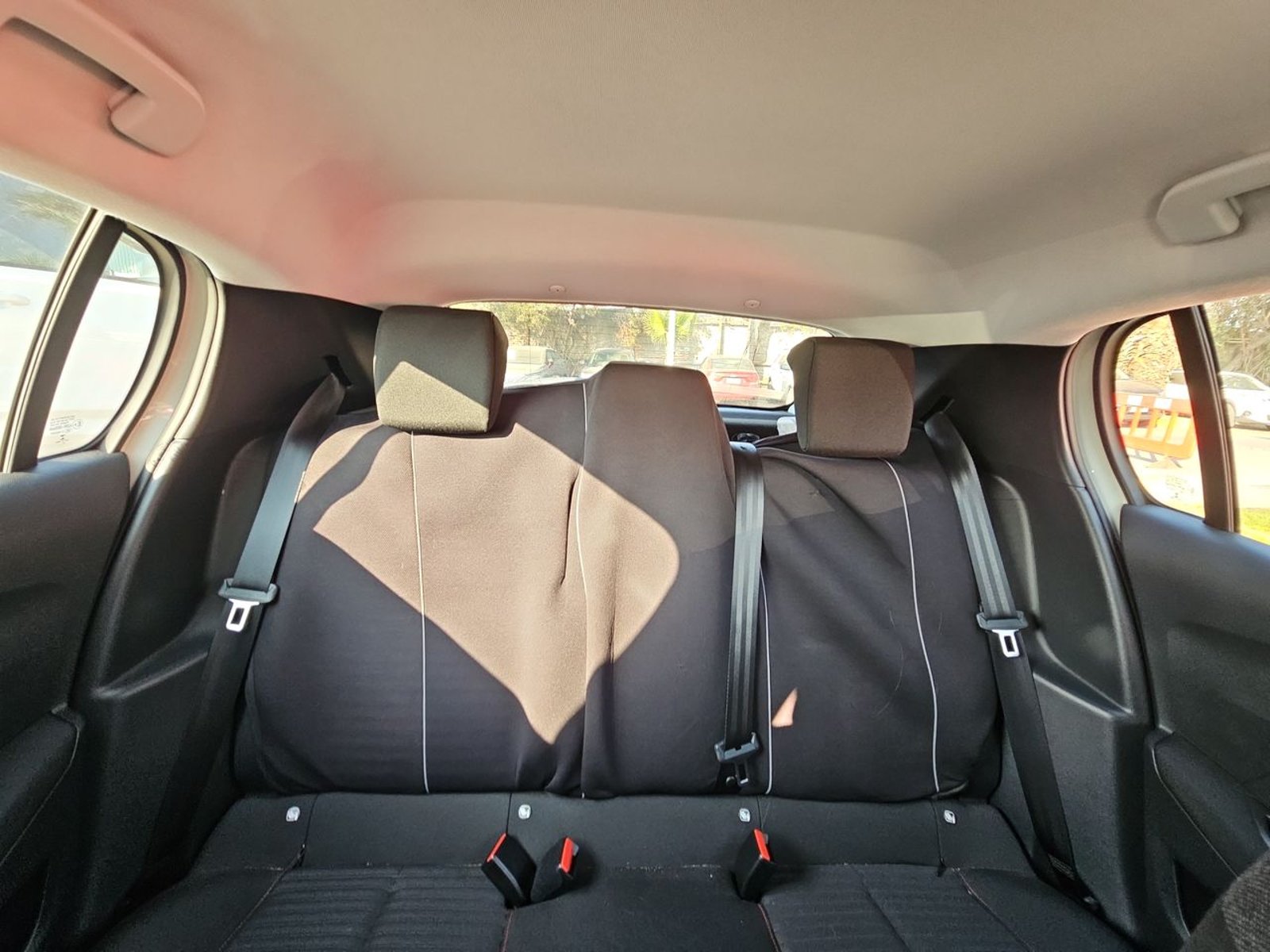 PEUGEOT 208 2022 - Imagen 14 de 15