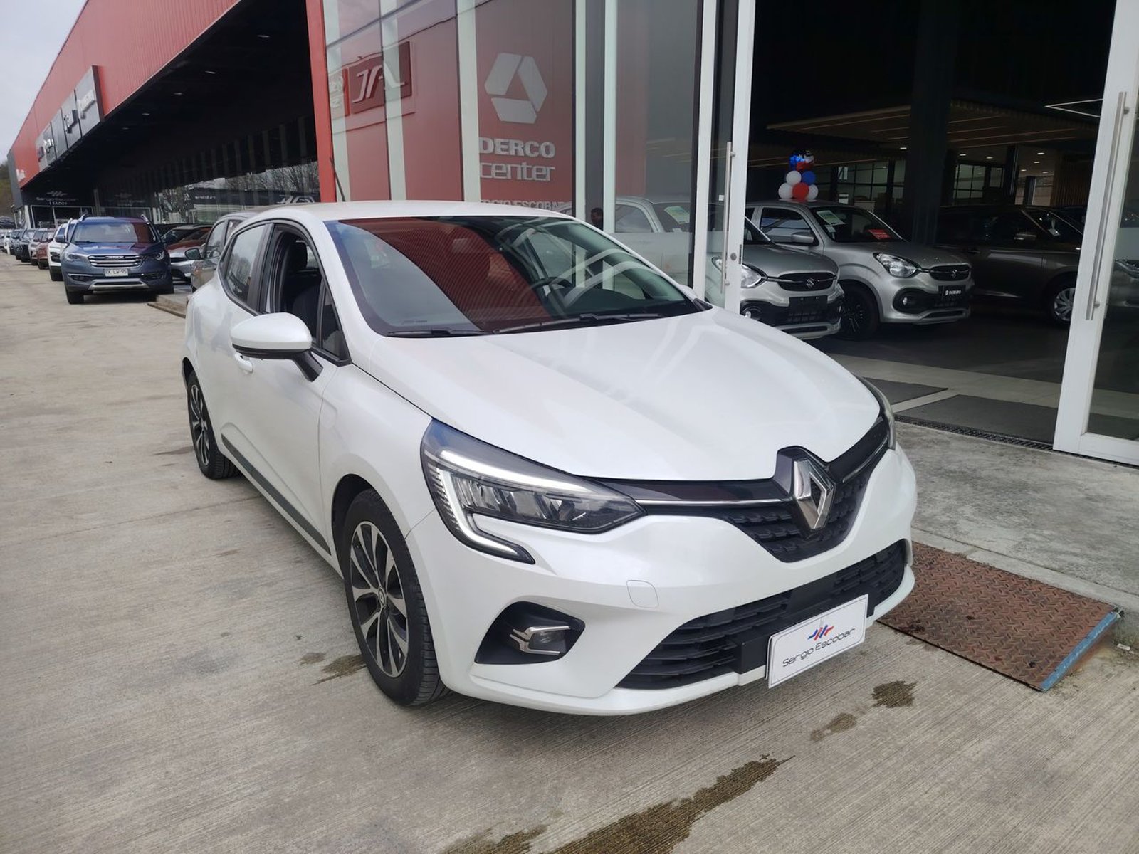 Renault CLIO 2023 - Foto 2 de 15