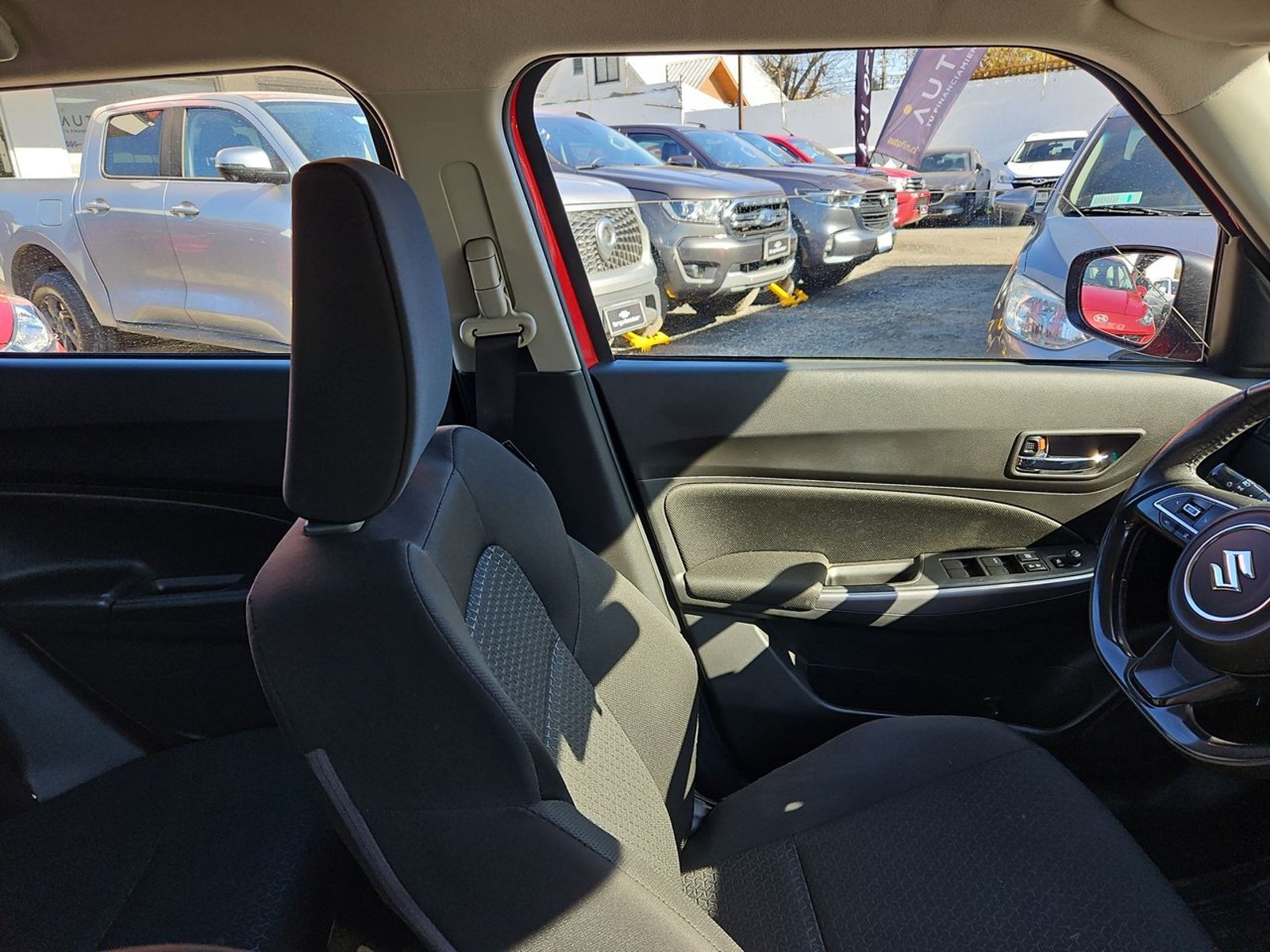 SUZUKI SWIFT 2023 - Imagen 14 de 15