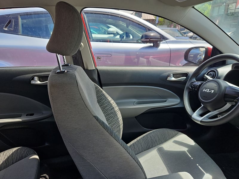Kia SOLUTO 2025 - Imagen 14 de 15