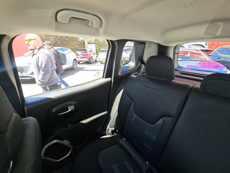 Jeep RENEGADE 2018 - Imagen 13 de 15