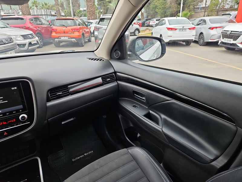 Mitsubishi OUTLANDER 2022 - Imagen 11 de 15