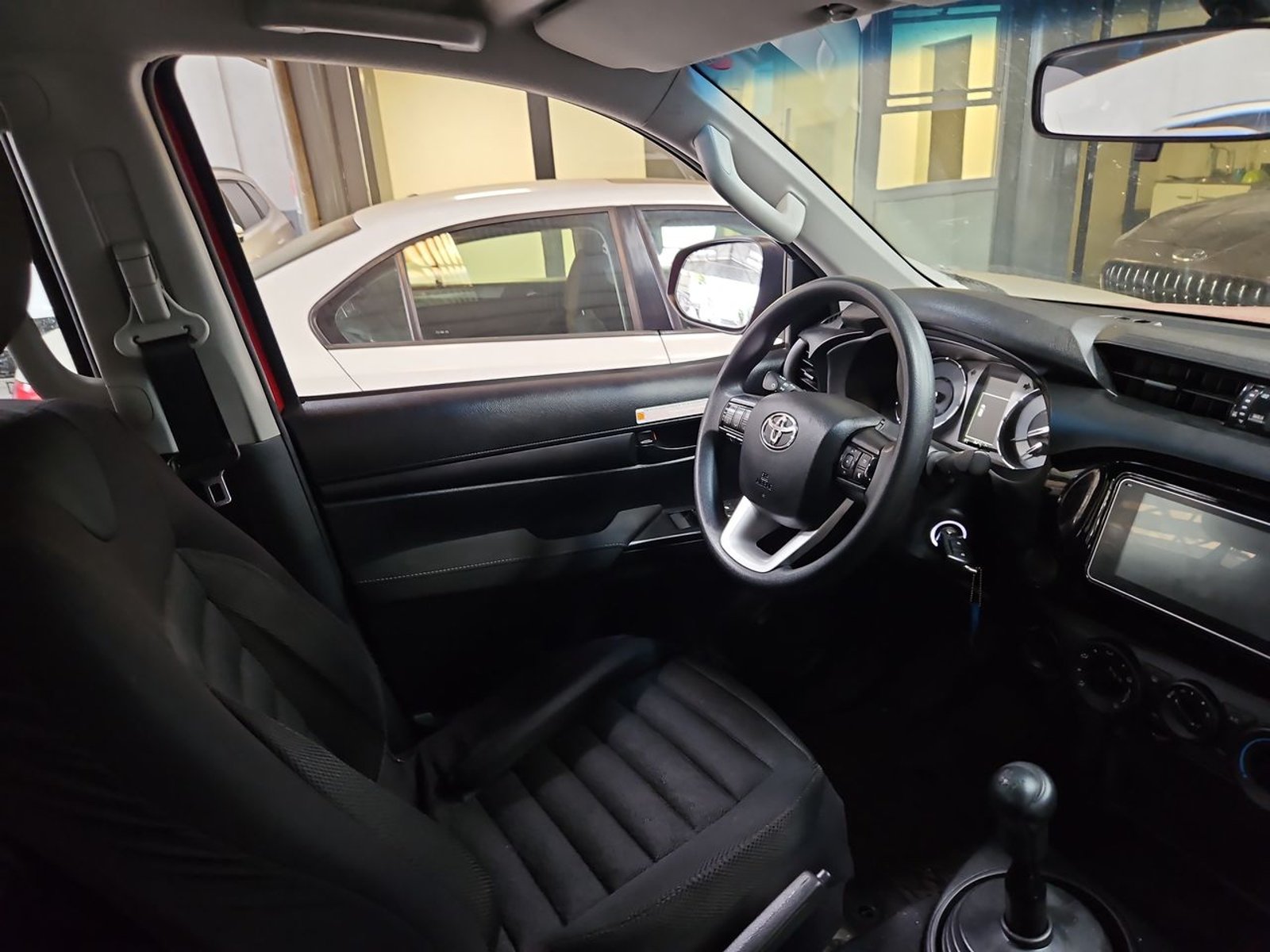 TOYOTA HILUX 2025 - Imagen 15 de 15