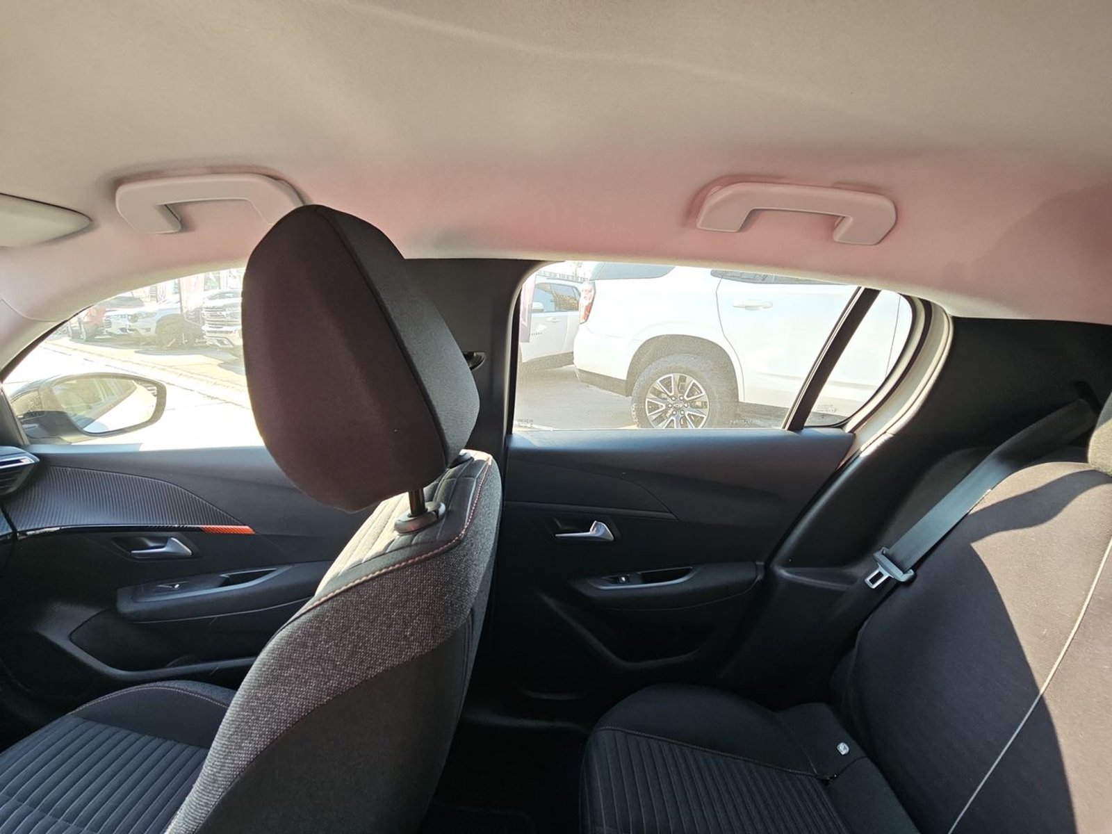 PEUGEOT 208 2022 - Imagen 12 de 15