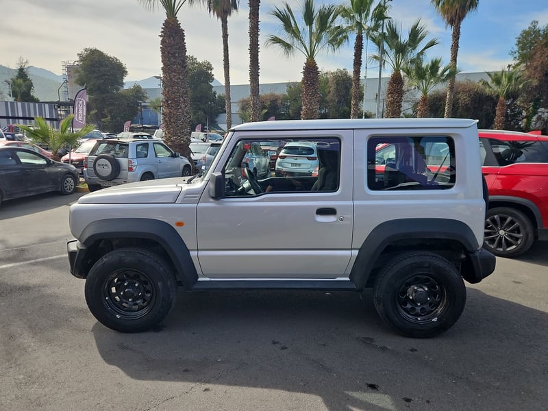 Suzuki JIMNY 2023 - Imagen 5 de 15
