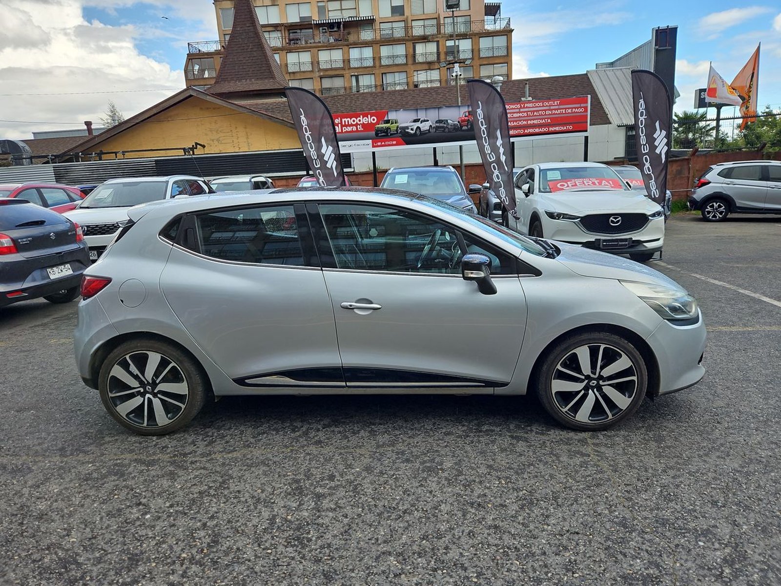 Renault CLIO 2017 - Foto 5 de 15