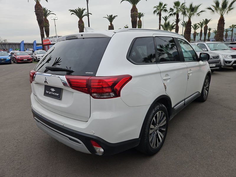 Mitsubishi OUTLANDER 2022 - Imagen 8 de 15