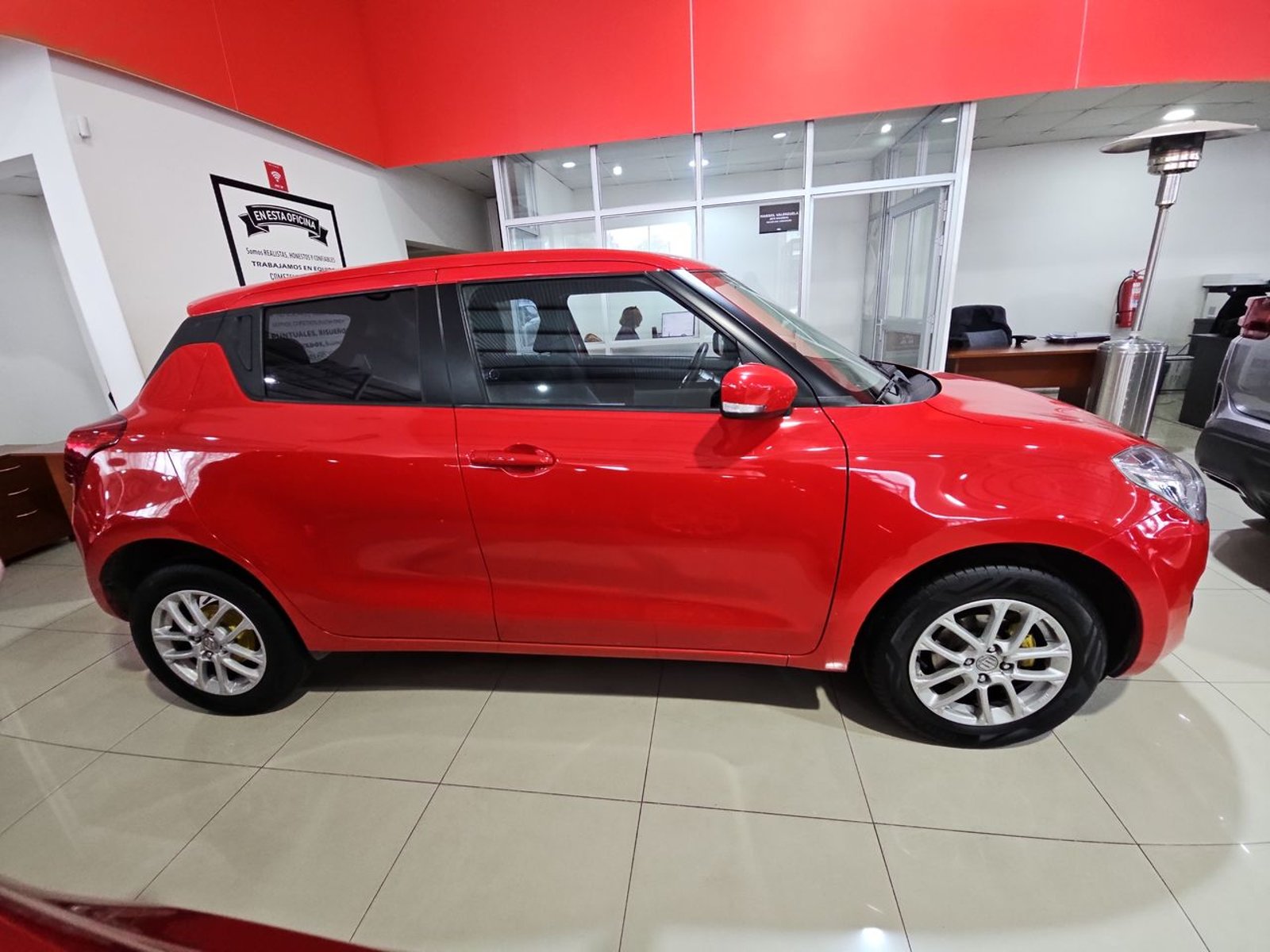 SUZUKI SWIFT 2022 - Imagen 5 de 15