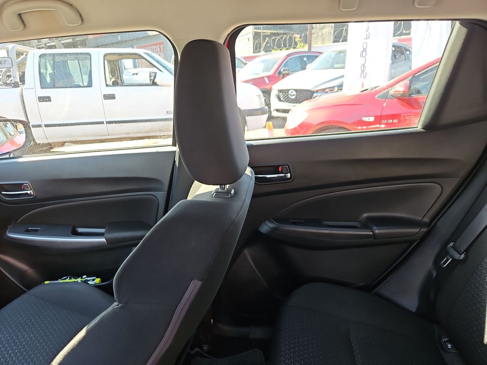 SUZUKI SWIFT 2023 - Imagen 10 de 15