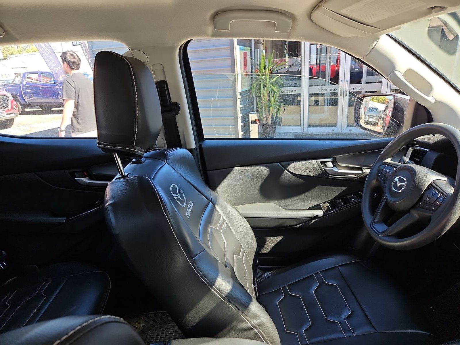 MAZDA BT-50 2023 - Imagen 14 de 15