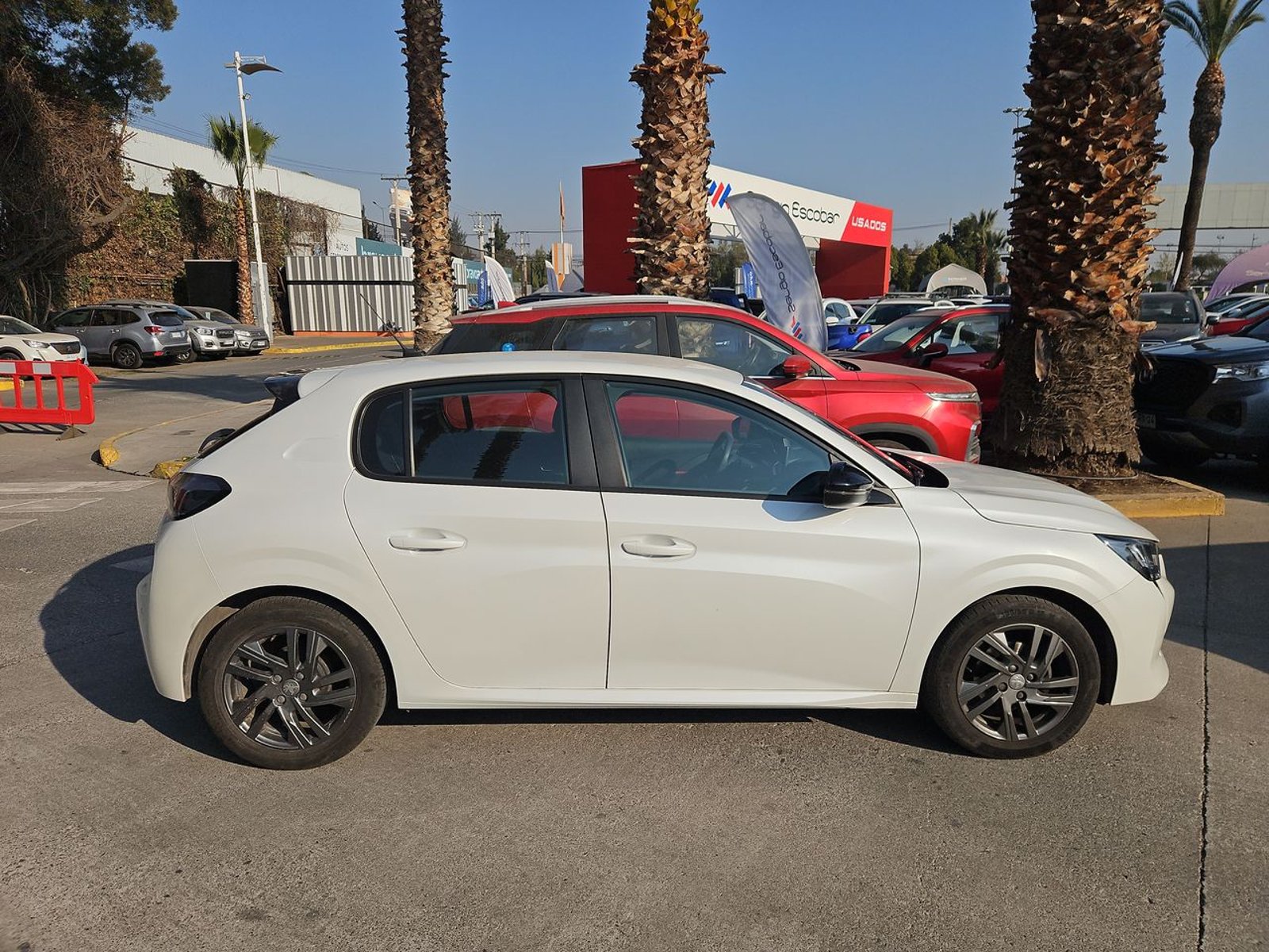 PEUGEOT 208 2022 - Imagen 9 de 15