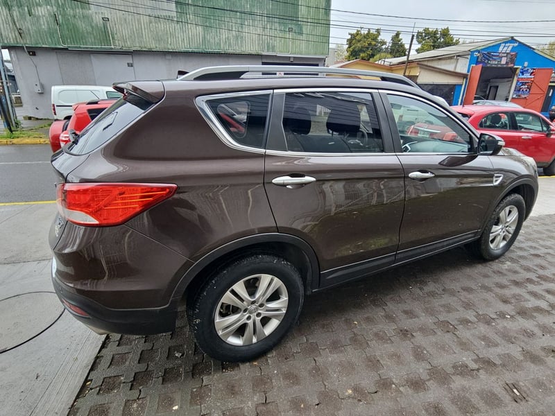 Dongfeng AX7 2019 - Imagen 8 de 15