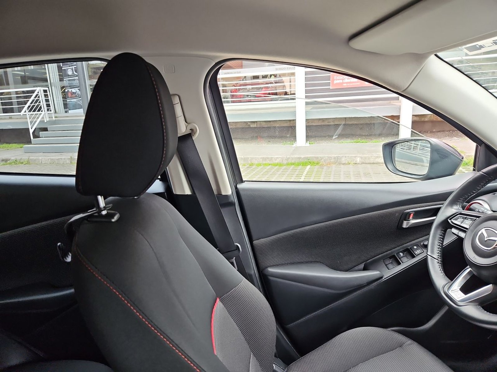 MAZDA 2 2023 - Imagen 13 de 15