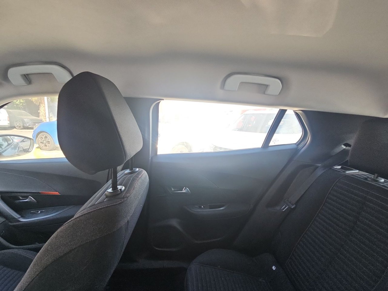 PEUGEOT 2008 2021 - Imagen 12 de 15