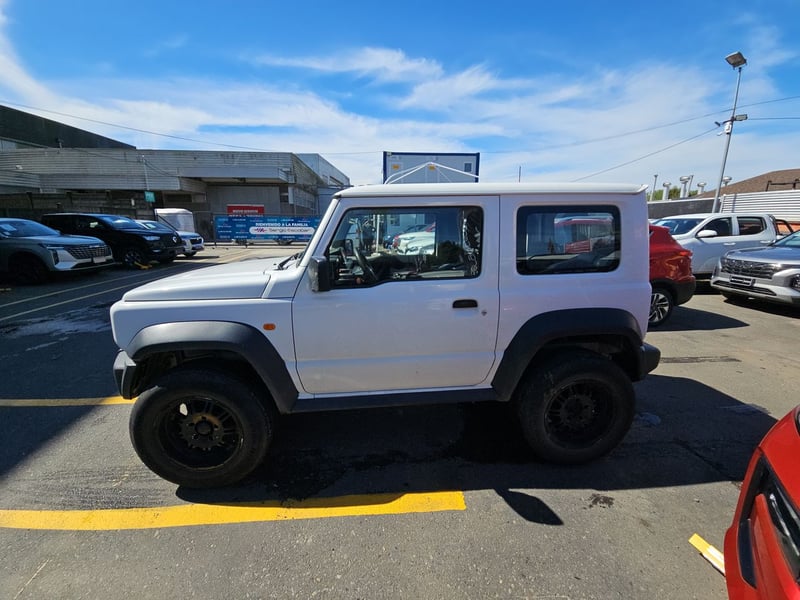 Suzuki JIMNY 2022 - Imagen 9 de 15