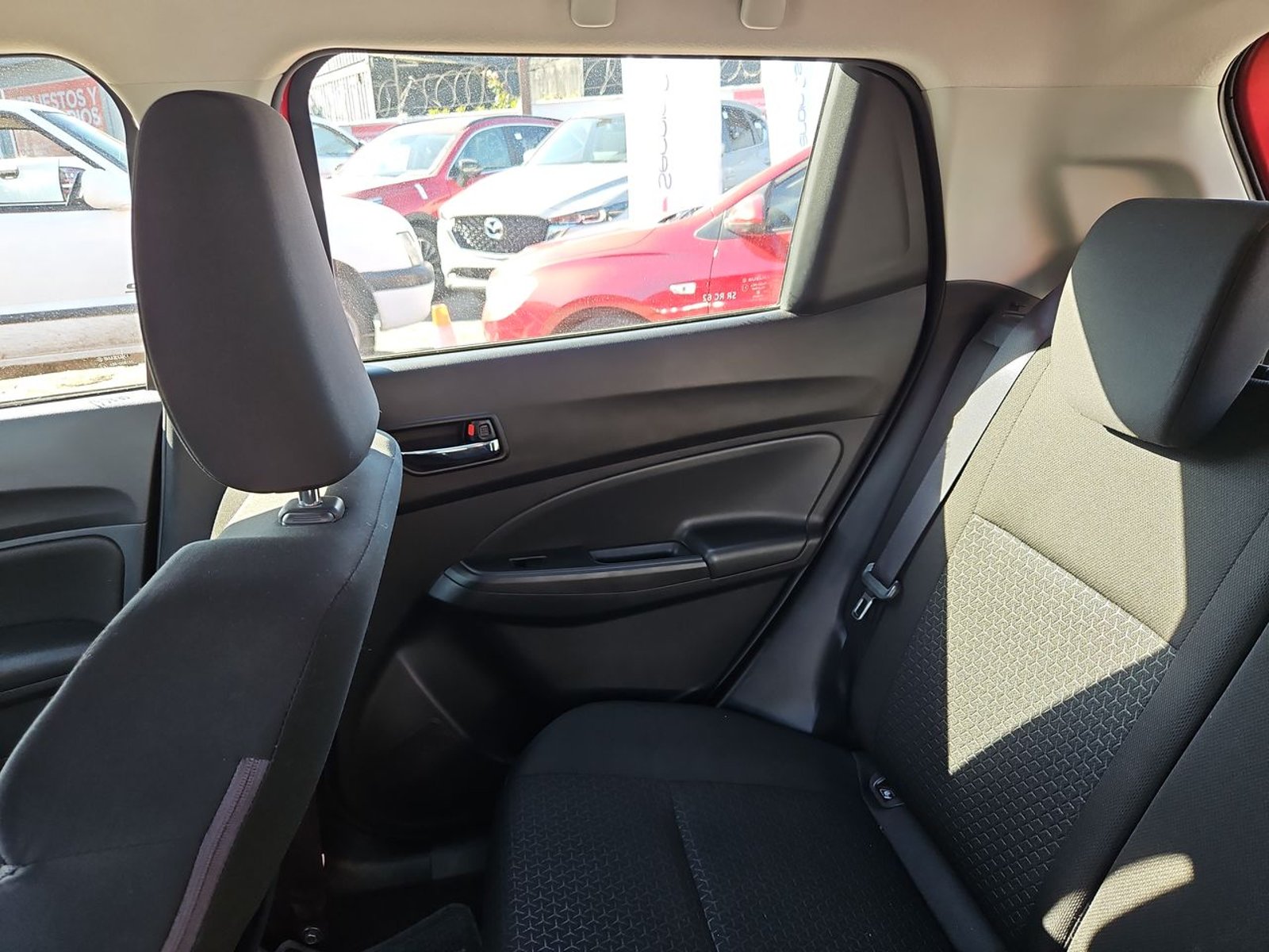 SUZUKI SWIFT 2023 - Imagen 11 de 15
