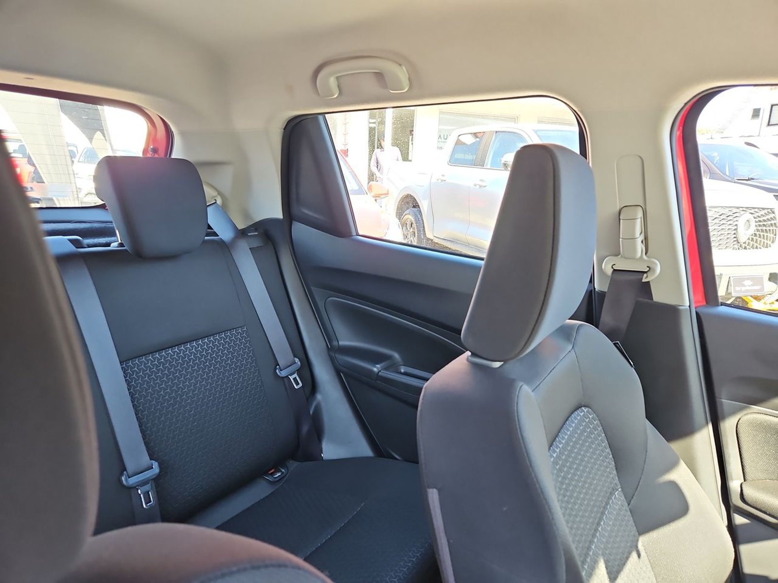 SUZUKI SWIFT 2023 - Imagen 13 de 15