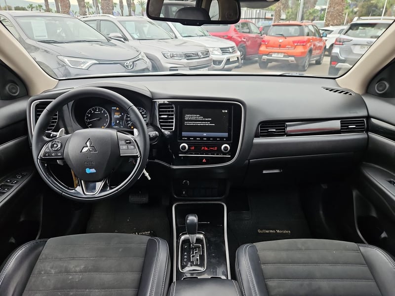 Mitsubishi OUTLANDER 2022 - Imagen 10 de 15