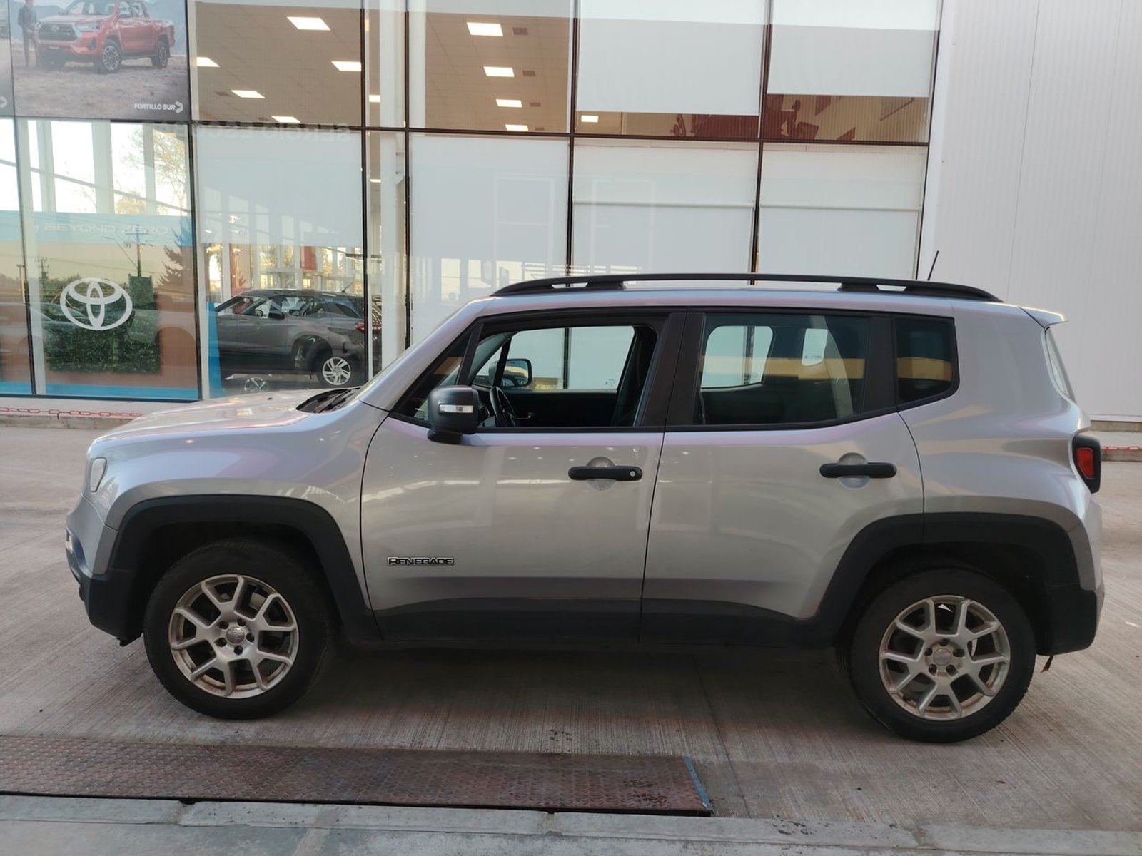 Jeep RENEGADE 2022 - Foto 5 de 15