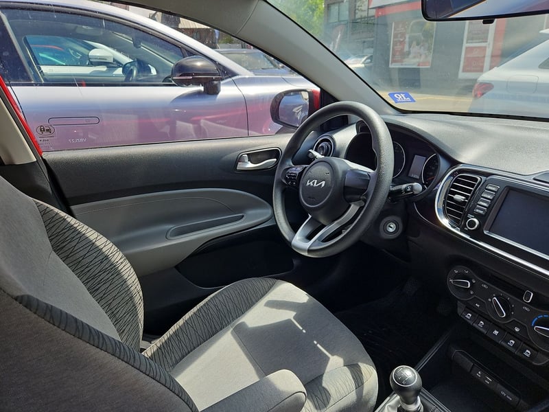Kia SOLUTO 2025 - Imagen 15 de 15