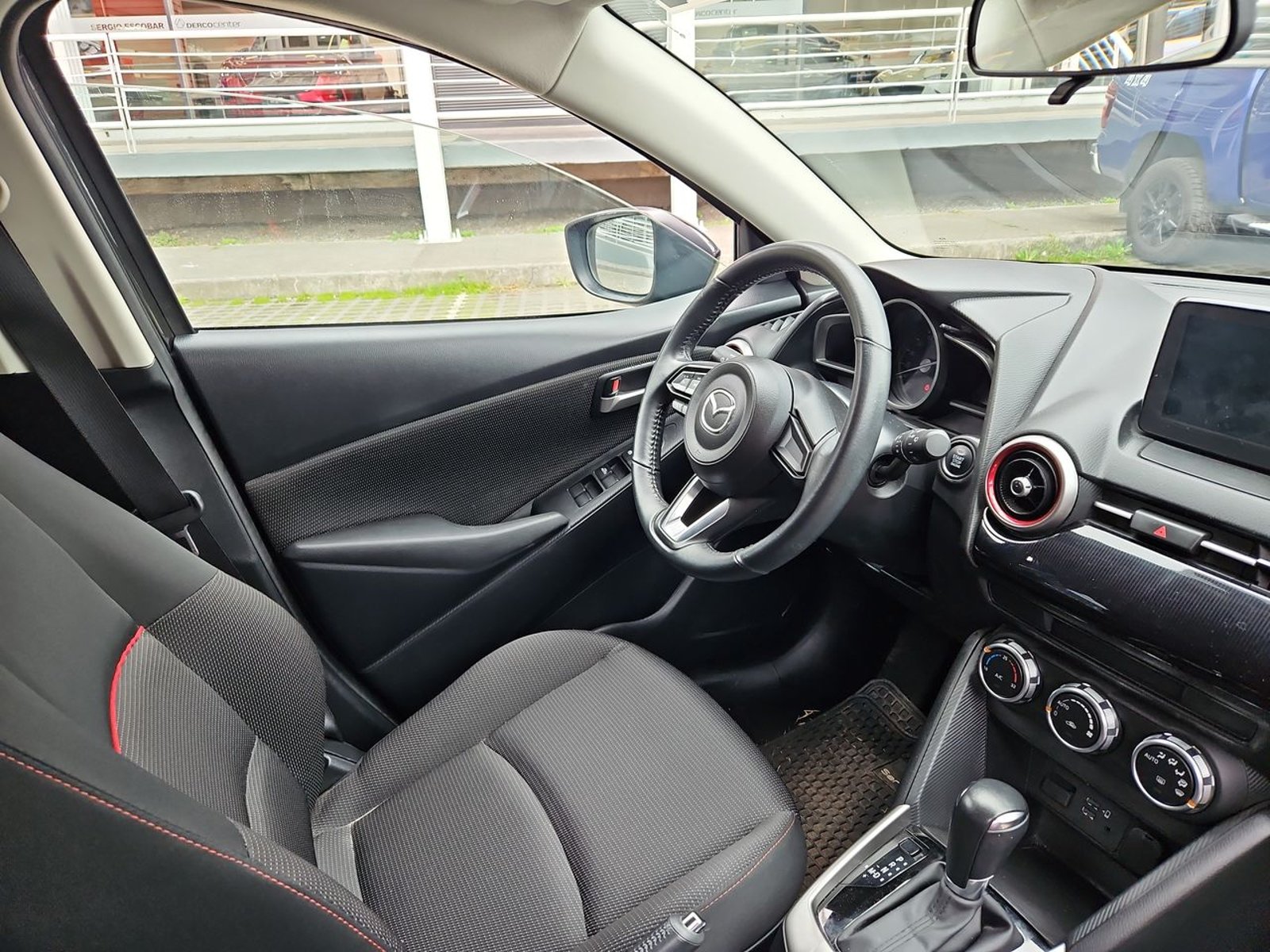 MAZDA 2 2023 - Imagen 14 de 15