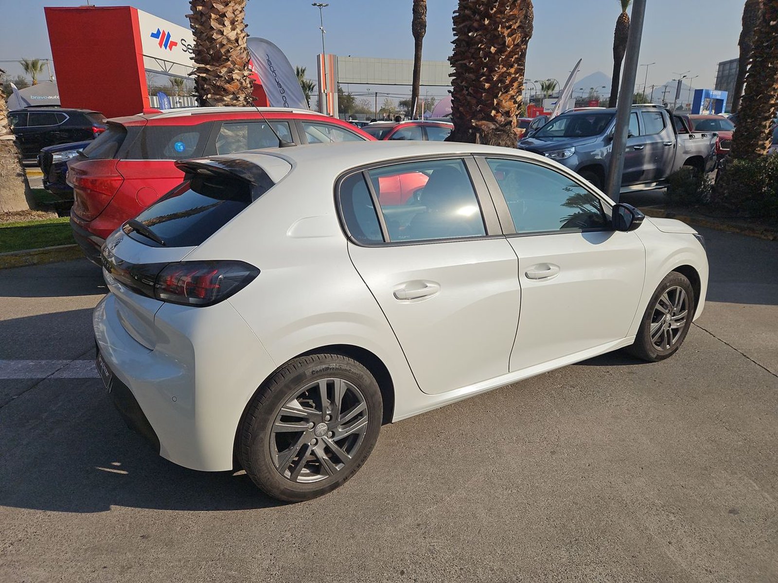 PEUGEOT 208 2022 - Imagen 8 de 15